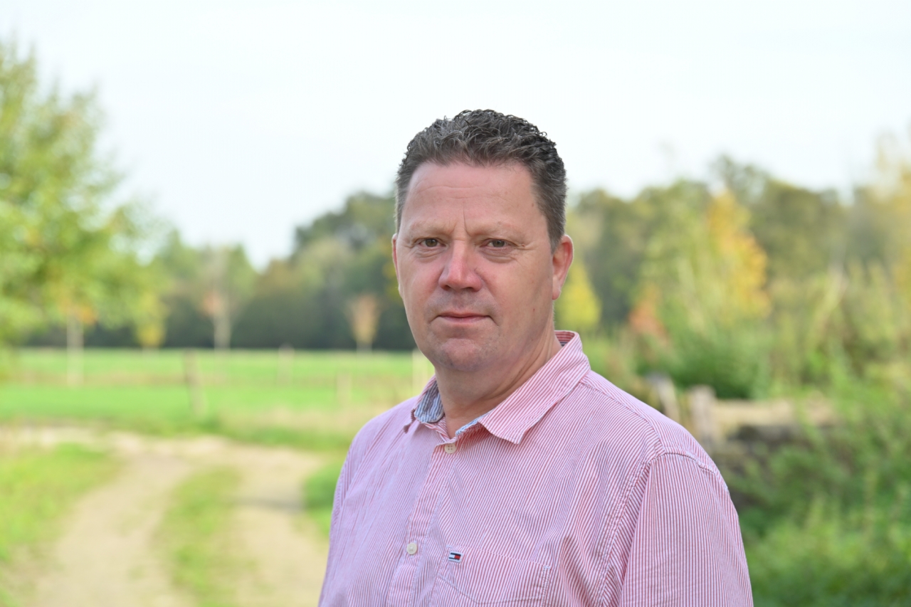 Peter van Dongen, eigenaar van Brikor, ontwikkelde samen met zijn vrouw Miranda een milieuvriendelijke variant van de Broadleaf Regular watergelkorrels Peter van Dongen, eigenaar van Brikor, ontwikkelde samen met zijn vrouw Miranda een milieuvriendelijke variant van de Broadleaf Regular watergelkorrels